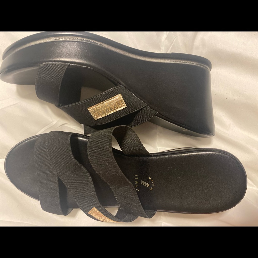 Black wedges